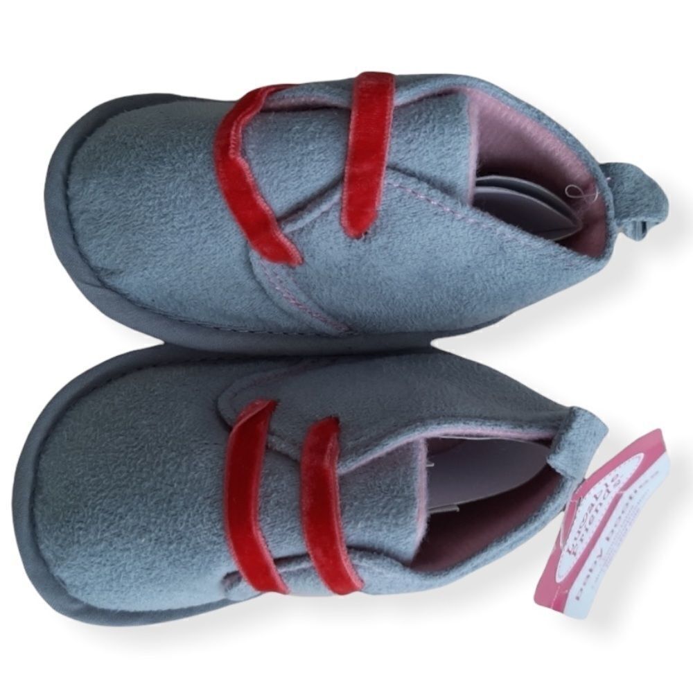 Luvable Friends baby booties *2/12$*